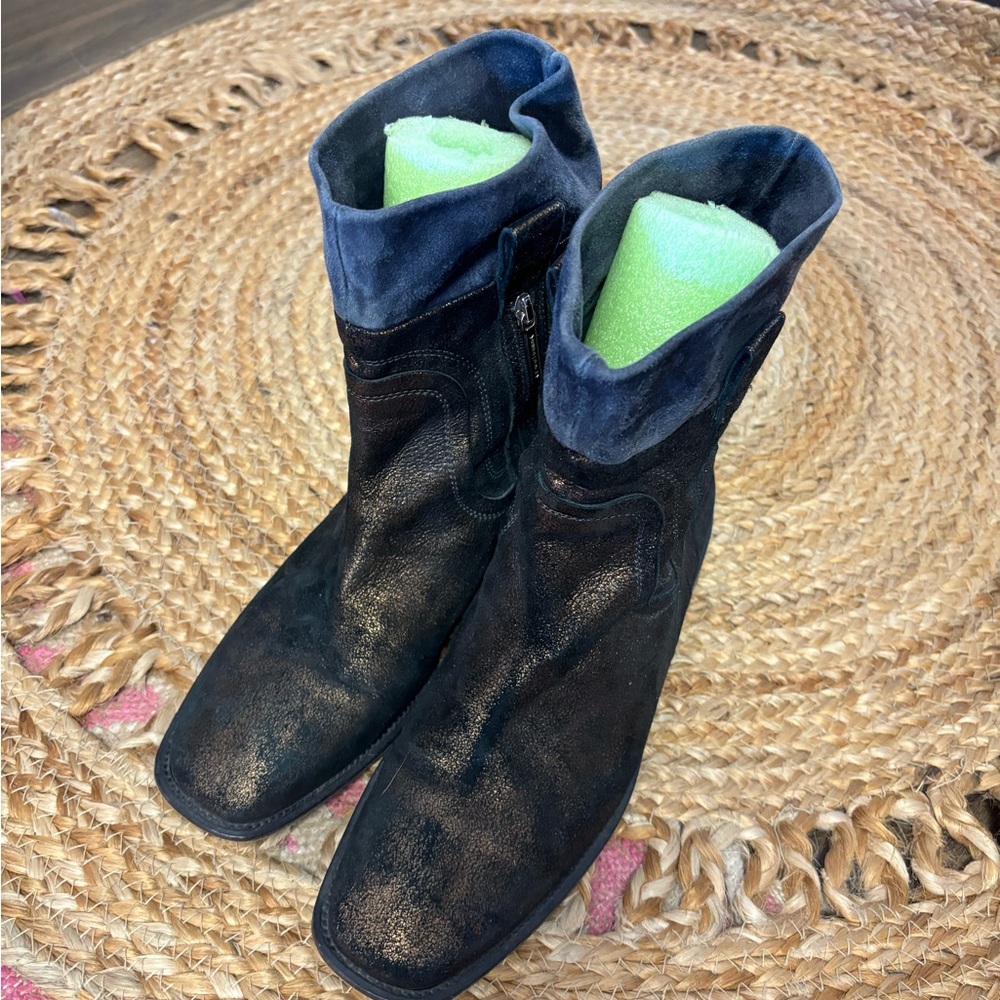 Donald Pliner Gold Shimmer Leather Boots, Blue Suede Trim 9M - Picture 2 of 8